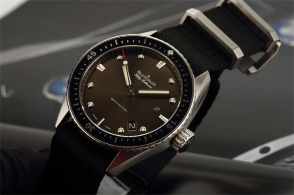 宝珀手表走快了解决办法集锦(图) 宝珀手表走快了解决办法集锦(图)